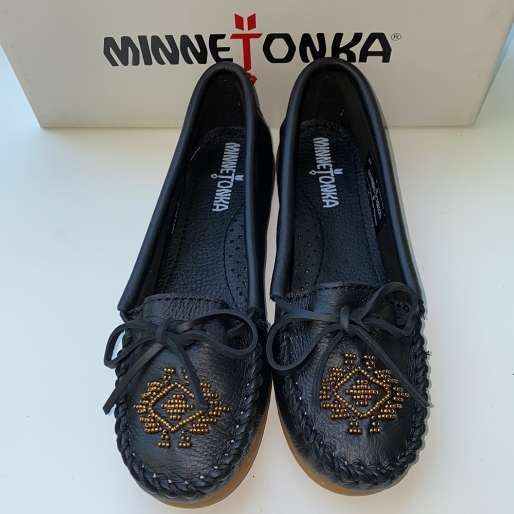 AUTH NIB Minnetonka Deerskin Beaded Moccasins BLK